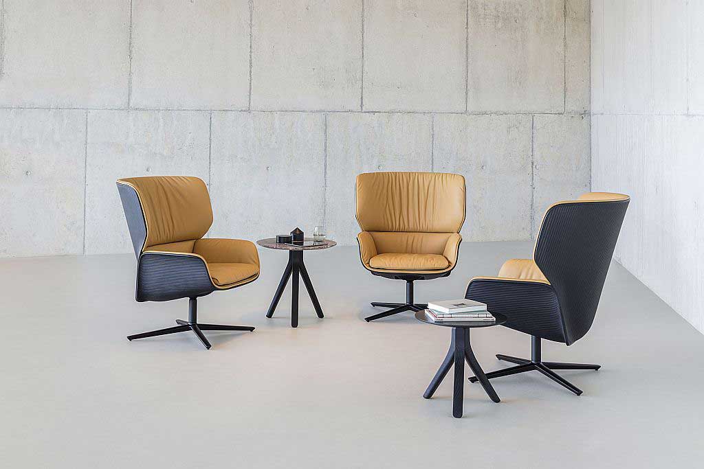 Komfortable Lounge-Sessel aus der Nuez-Kollektion von Andreu World für moderne Büro- und Wartebereiche